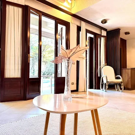 Βίλα By The Sea And Pool *