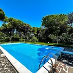 Вилла By The Sea And Pool