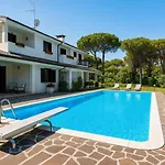 By The Sea And Pool Villa