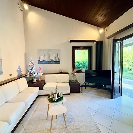 Villa By The Sea And Pool *