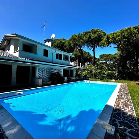 Villa By The Sea And Pool Lignano Sabbiadoro